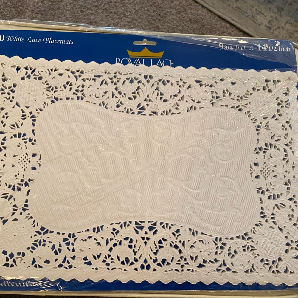 Royal Lace White Decorative Paper Placemats. Vintage. Set of 12. New. Open.